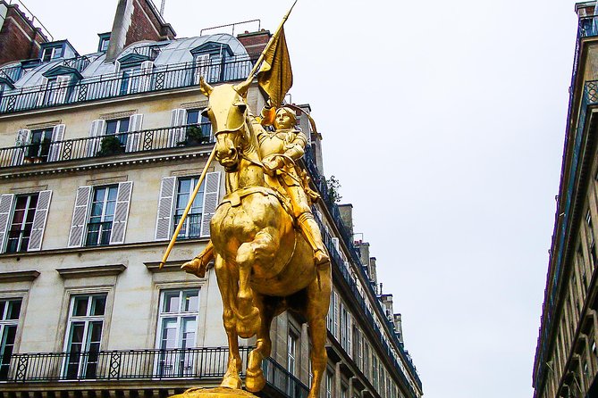 1 day in Paris with Friendly Local Guide - Eiffel Tower time: icon status without losing the story