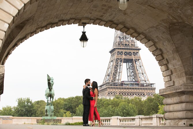 1-hour Photoshoot at the Eiffel Tower Trocadero Paris - Price and value: $337.15 per group (up to seven)