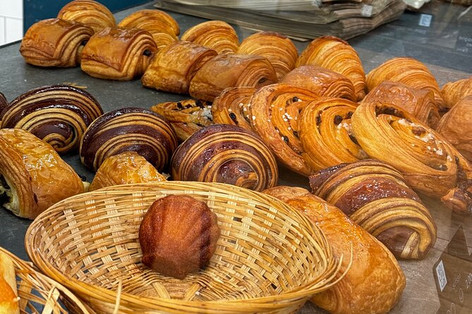 #1 Montmartre Pastries & Chocolate Food Tour with 6+ Tastings - Small group size and guide style: why it changes everything