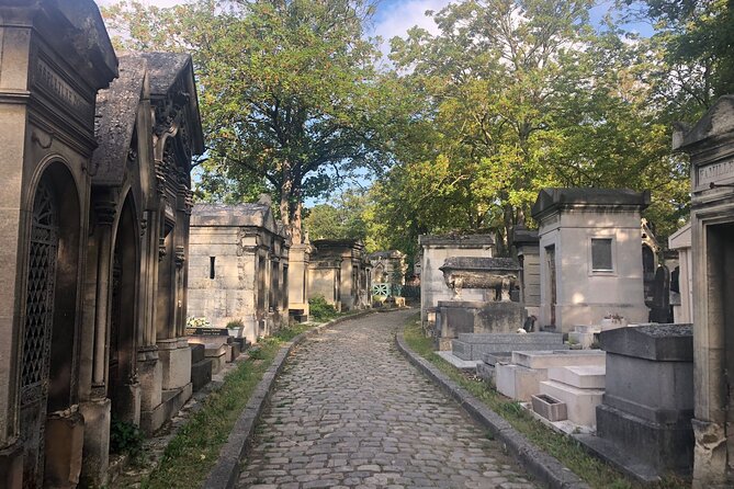 2.5 Hour Walking Tour of Père Lachaise Cemetery from Paris - Entering Père Lachaise like you have a map (even when you don’t)