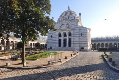 2.5 Hour Walking Tour of Père Lachaise Cemetery from Paris - Who should book this (and who might prefer to wander alone)