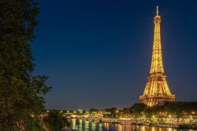 2-Hour Private Tour in Paris - Price and value: what $200 per group gets you