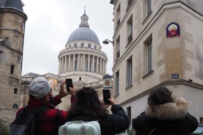 2 Hour Street-art Walk and Space Invaders Hunt in Paris - Pompidou Architecture in the Frame: Street Art Meets a Paris Icon
