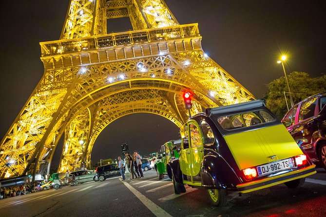 2CV tour by night - Guides, stories, and why the photo moments feel worth it