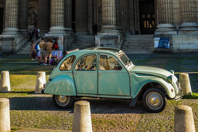 2H Discovery Tour of Paris in 2CV CITROEN - Crossing into Notre-Dame, the bridges, and the legal-history corridor