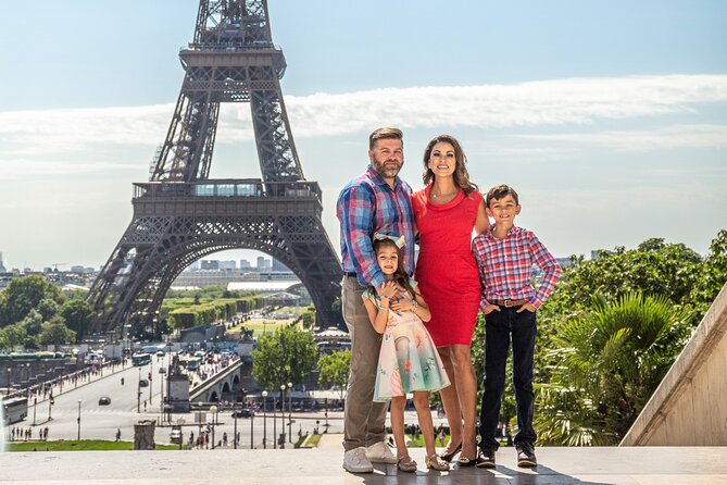 30 min photosession in Paris, all photos sent and edited - The route: 3–5 Eiffel Tower area spots in half an hour
