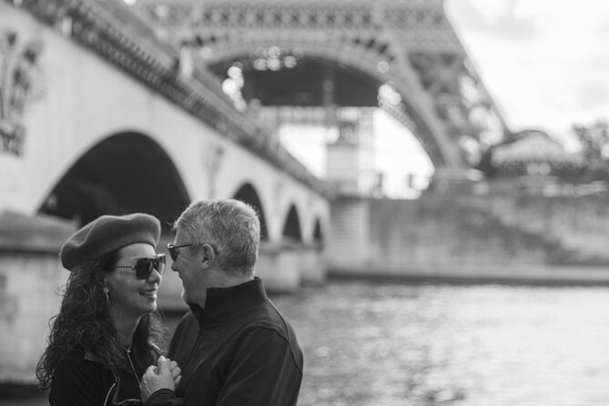 30 min photosession in Paris, all photos sent and edited - Photo delivery: same day or D+1 editing, with Friday timing