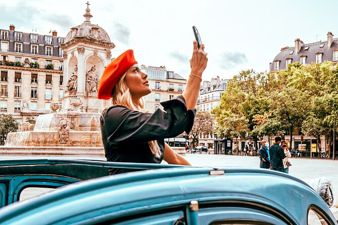 3H Grand Paris Tour in 2CV CITROEN - Notre-Dame and Île de la Cité: How the Driver Builds the Best Angles