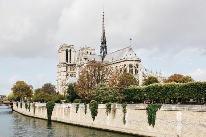 90 Minutes Notre Dame Exterior Semi Private Tour - Semi-Private Means More Attention (Max 20, English, Mobile Ticket)