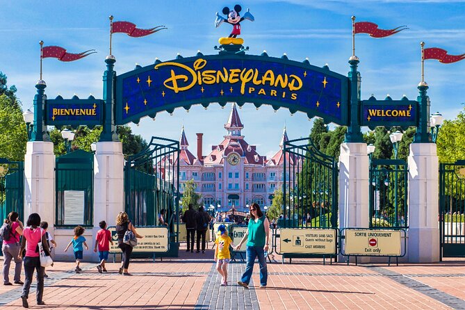 Airport Transfer Paris - Disneyland - Minivan 1-8 Passengers - How Airport Pickup Works at CDG, Orly, Le Bourget, and Beauvais
