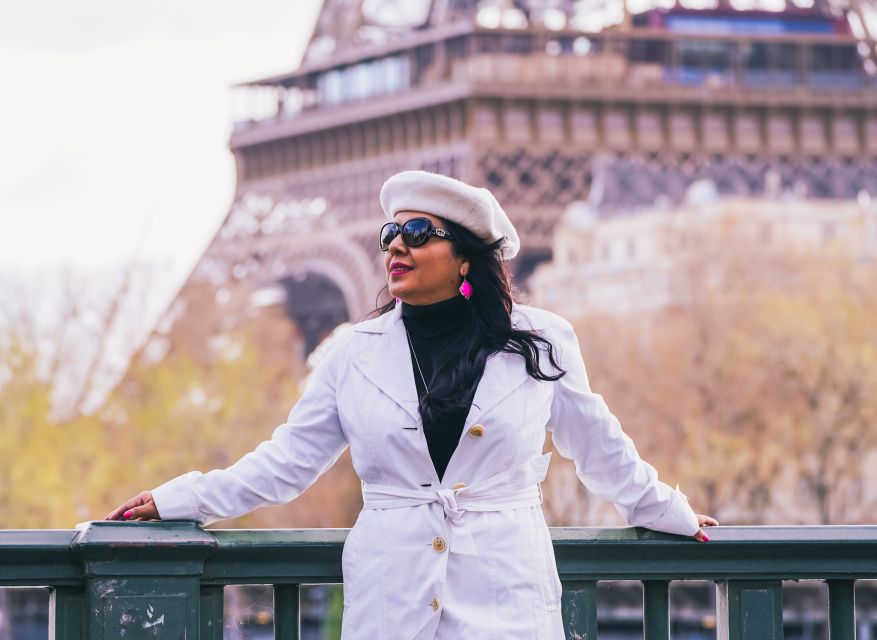 Amazing photo session in Paris - Trocadéro Square: Building Strong Shots Before You Climb the Steps