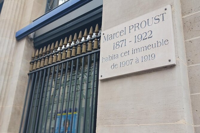Architectural Bourgeois Paris 19th Century - Standing by the Statue d’Haussmann: Paris rewritten