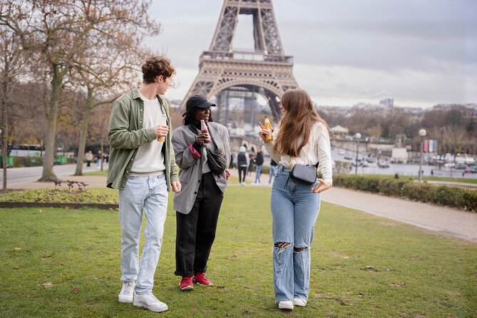 Around the Eiffel Tower Walking Tour with Selfie & Photoshoot - Small Group Size (Max 7): Why That Changes Your Whole Experience