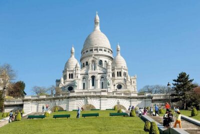 Arrival Transfer from Paris Airport CDG to Paris in Private Car - The Ride Into Paris: Comfort, Water, and No Navigation Stress