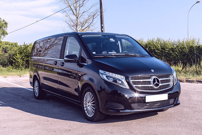 Arrival Transfer from Paris Airport CDG to Paris in Private Van - Clean, Air-Conditioned Van and Bottled Water: Comfort on Arrival