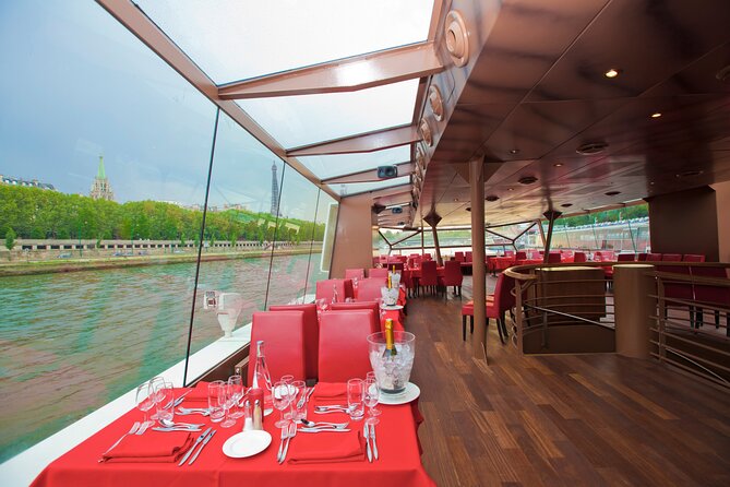 Bateaux Mouches Christmas Special Lunch Cruise in Paris - Christmas Day on the Seine: what you’re really buying