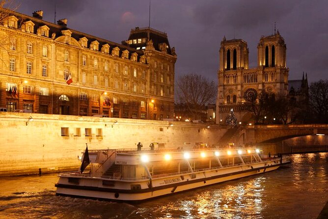 Bateaux Mouches Sightseeing Cruise in Paris with Champagne - Comfort perks that make a difference on a Paris river day