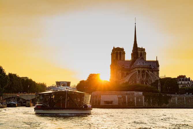 Bateaux Mouches Special Marriage Proposal Dinner Cruise in Paris - Champagne or wine for two: how the drinks are set up