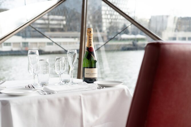 Bateaux Mouches Special Marriage Proposal Dinner Cruise in Paris - The photographer and the no-Wi‑Fi reality