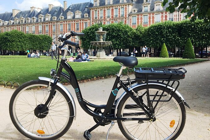 Best of Paris by Bike with a Local - The Smart “No Inside Visits” Approach (And Why It’s Good Value)