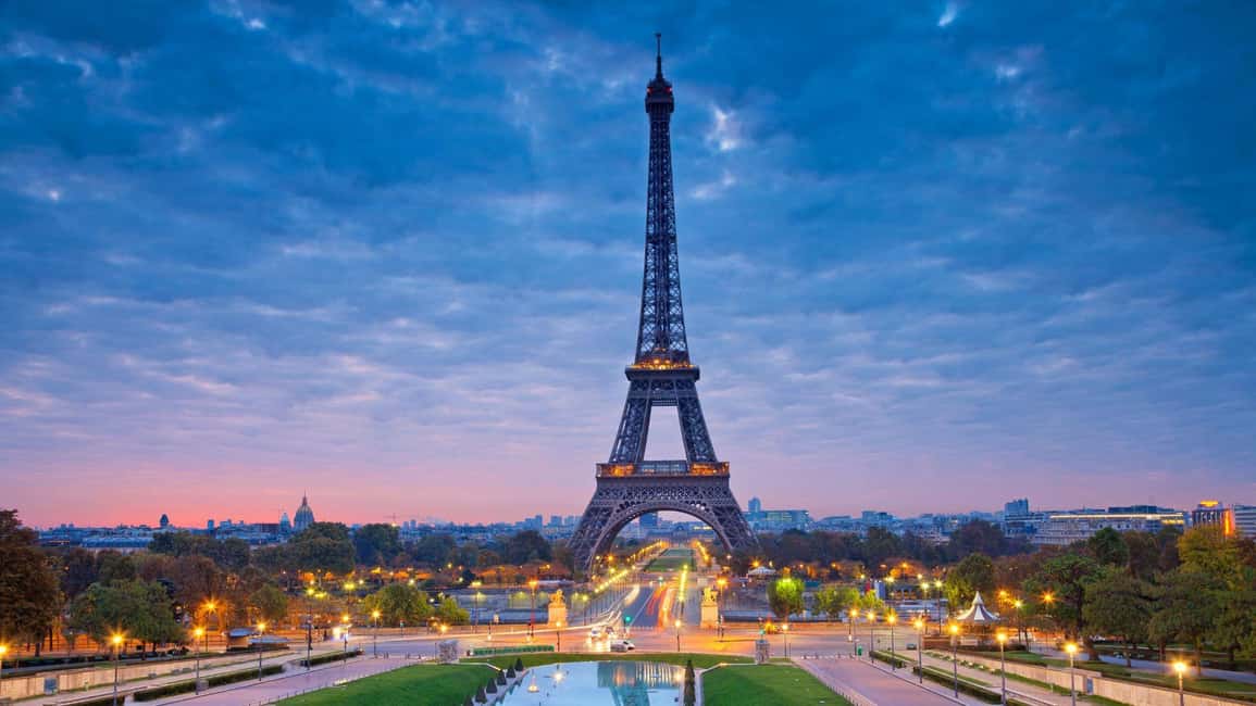 Best of Paris: Private Walking Tour with Local - What You’ll See: Major Paris Sights Plus Real Streets