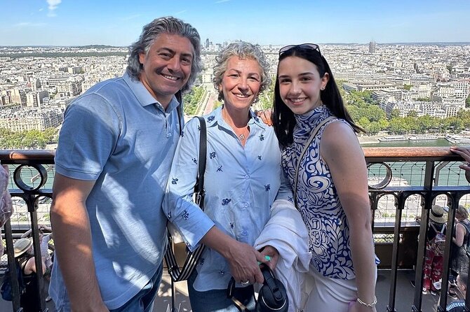 Best of Paris Tour with the Louvre, Eiffel Tower & Notre Dame - Montmartre at the start: Sacré-Cœur views and Place du Tertre