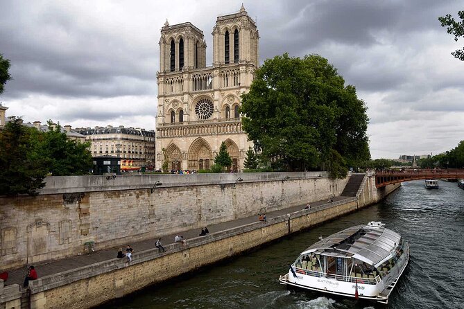 Best of Paris Tour with the Louvre, Eiffel Tower & Notre Dame - Entering the Louvre: skip the line and go straight for the big three