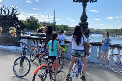 Bike Paris treasures with a live guide - Families & Friends - Small-group biking and the live guide factor