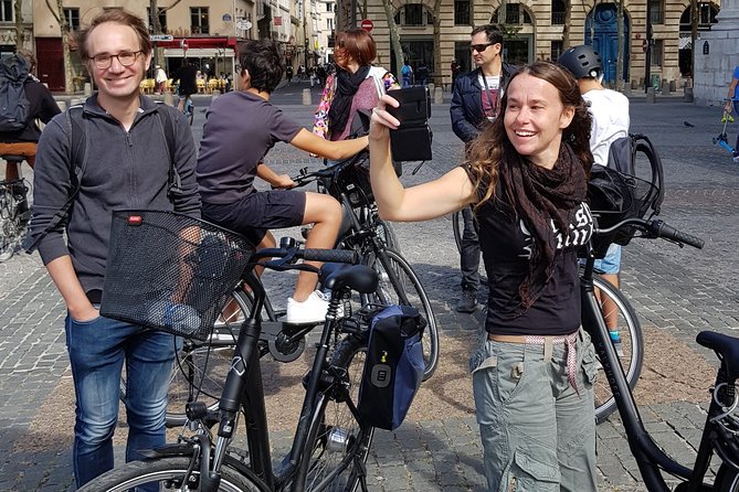 Bike Paris treasures with a live guide - Families & Friends - Champs-Élysées: the big avenue, right on time