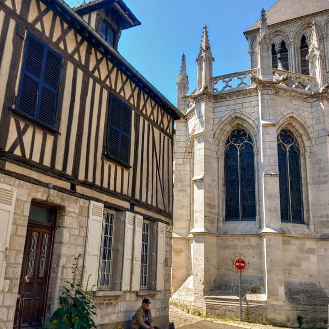 Bike tour from Vernon to Giverny with local guide - The ride to Giverny: mostly bike lanes, easy pace, big views