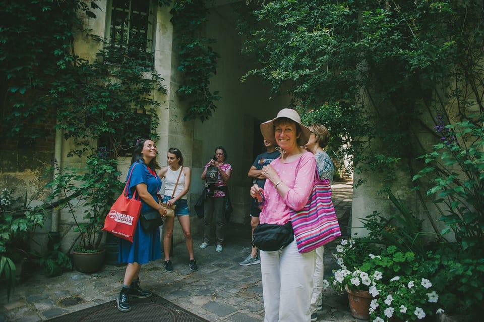 Boho Nights in Paris: A Magical Evening Tour - Shakespeare and Company: books, English, and a great photo pause