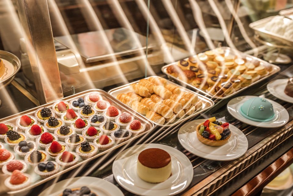 Boutiques and Patisseries: Book a Local in Paris - Guide style matters: what Roffy, Pascal, Clovis, and Andrea show about the match