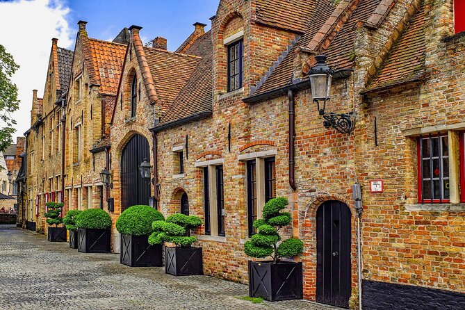 Bruges Highlights & Hidden Gems Small-group from Paris by Minivan - Free Time from 14:00 to 17:00: Lunch Choices and Canal Time