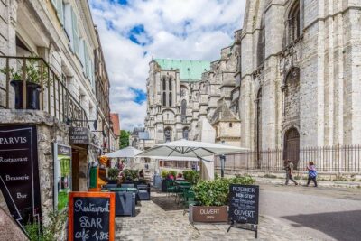 Cathedral Of Chartres - Private Trip - The ride from Paris: electric SUV comfort, plus real pickup convenience