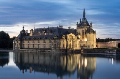 Chantilly Tour: Great Stables and Renaissance Meal from Paris - The Château Gardens and the Library: Where the Time Really Goes