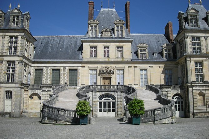 Chateau of Fontainebleau and Vaux le Vicomte 9-Hour Private Tour - Chateau de Fontainebleau: Royal Rooms, Big Halls, and Napoleon Connections