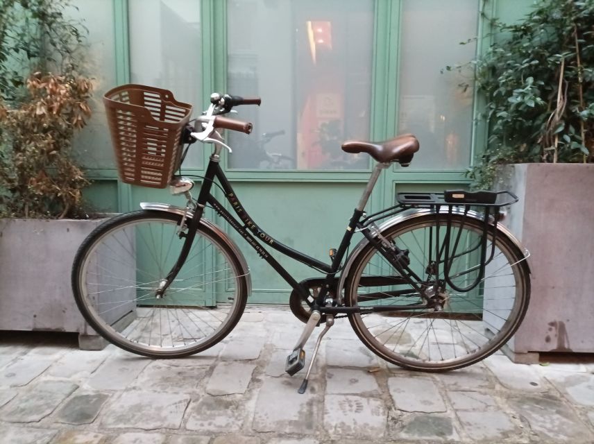City bike rental in Paris (8h) - A self-guided day plan: from big sights to side streets