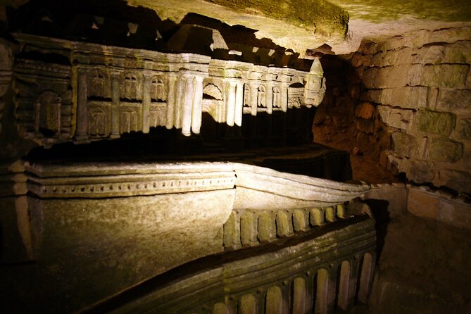City Highlights Tour + Entry tickets for the Paris Catacombs - Notre-Dame from the outside, plus the strange Catacombs connection