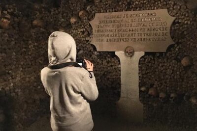 City Highlights Tour + Entry tickets for the Paris Catacombs - Île de la Cité: where the city began, told in child-friendly beats