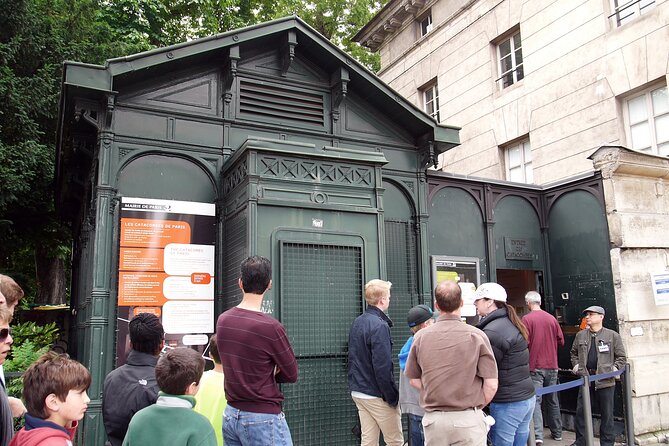 City Highlights Tour + Entry tickets for the Paris Catacombs - At the gate: what happens before you go underground