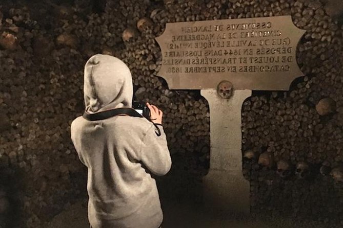 City Highlights Tour + Entry tickets for the Paris Catacombs - Île de la Cité: where the city began, told in child-friendly beats