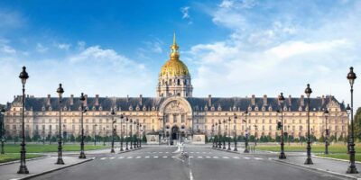 Classical and Monumental Paris Tour along the Seine River - Place de la Concorde: the terror-era story behind the big open space