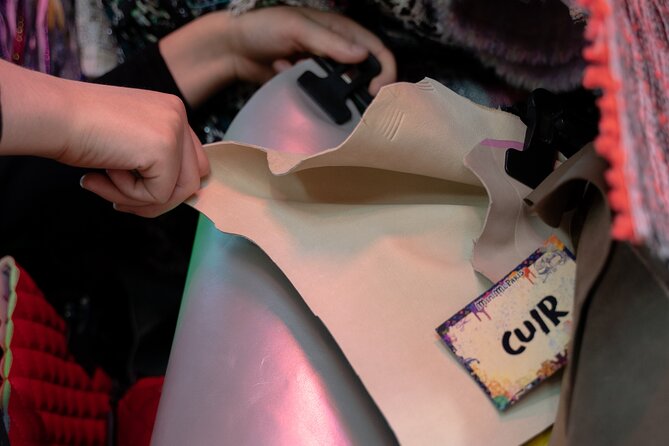 Craft a Unique Parisian luxury bag - The craft team: who guides and who sews