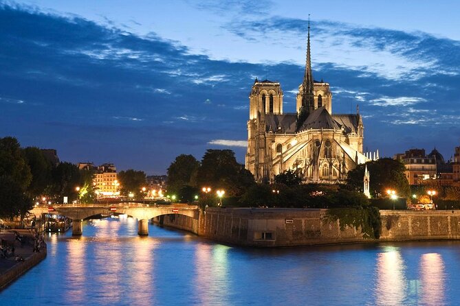 Croisière " Bistrot " sur la Seine de 2 heures - A 2-hour Seine cruise built for views (not waiting)