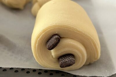 Croissants and pains au chocolat with a pastry chef in Paris - A 2.5-hour croissant timeline you can actually follow