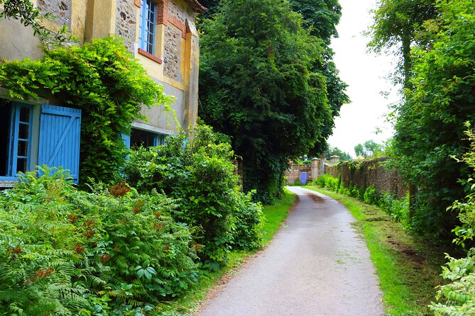 Day Trip from Paris - French Food Experience in a Country House - Lunch: wine, cheese, and how the meal is paced