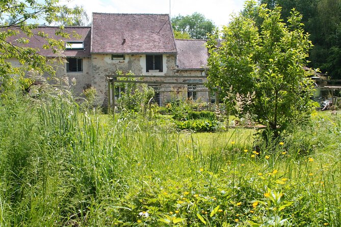 Day Trip from Paris - French Food, Rural Experiences & Horses! - Garden, henhouse, and workshop time: what you’ll actually do