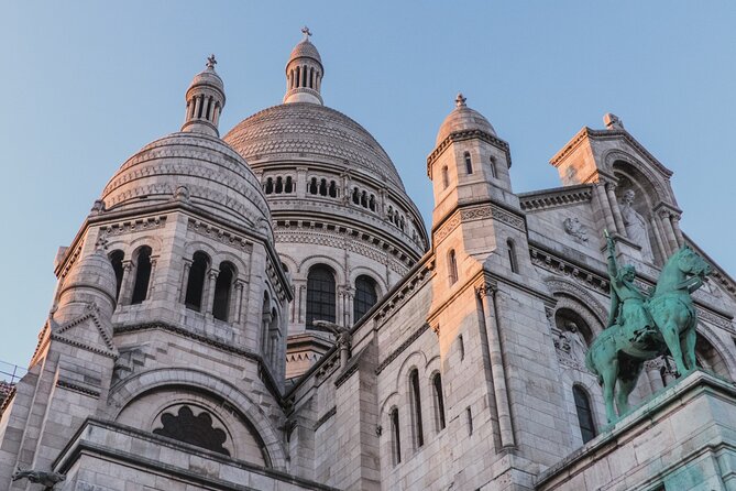 Devour Paris Food Tour : Montmartre Like a Local - Stop 1: Boris boulangerie and the croissant breakfast logic