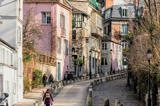 Devour Paris Food Tour : Montmartre Like a Local - Stop 4: Sacré-Cœur basilica walk and that famous Paris panorama