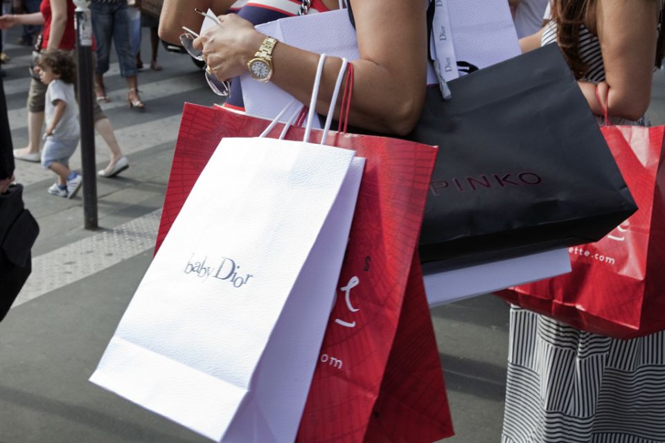 Discount Couture: ultimate Paris Shopping 2h30 walking tour - Why this Discount Couture tour feels different from typical shopping